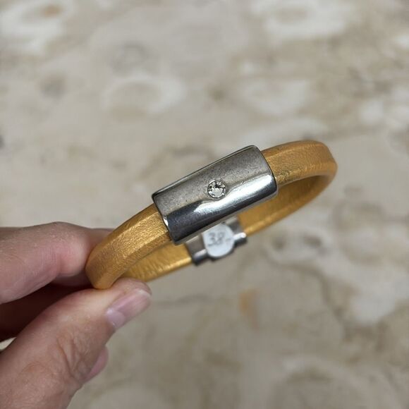 New! Handcrafted Leather Cuff Style Bracelet - Picture 5 of 9